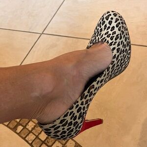 OlsenHaus Vegan Stilettos size 7